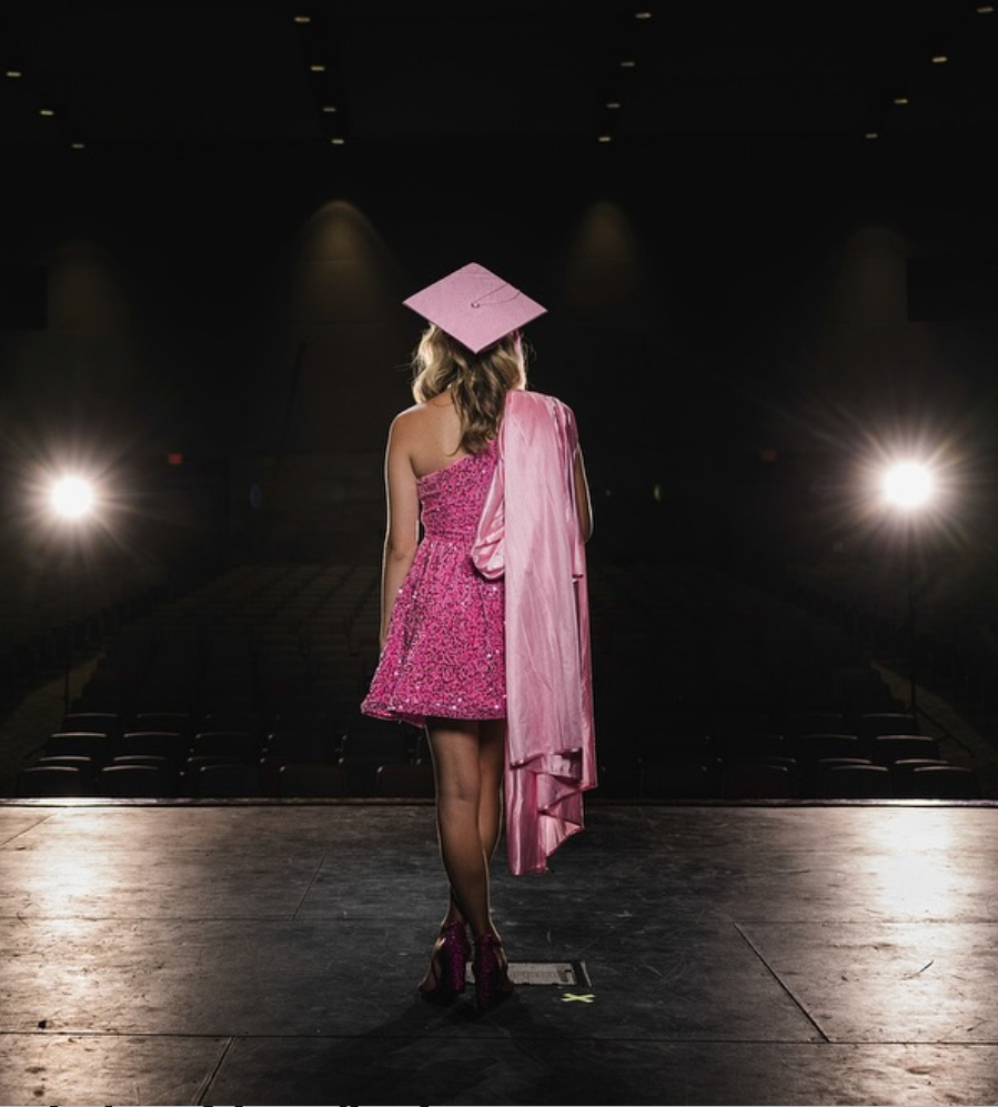 Hannah Blake: Finding Her Stage Online and On Campus